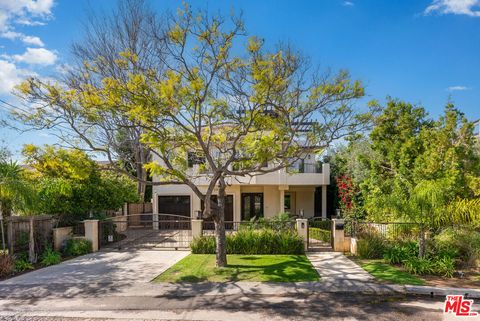 Photo of 391 S Saltair Avenue, Los Angeles, CA 90049 (MLS # 26672825)