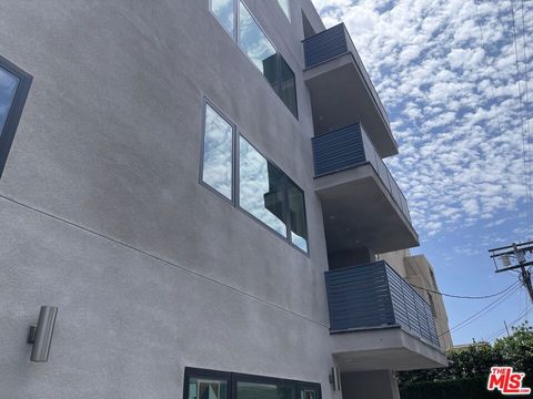 Photo of 1427 S Bedford Street, Los Angeles, CA 90035 (MLS # 25611887)