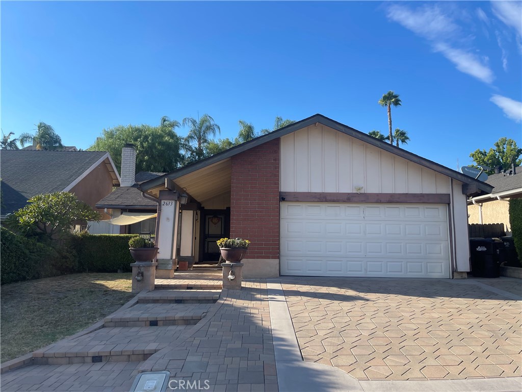 A wonderful house in a great location, cute backyard with a big lemon tree, large lot, the house needs some updating, perfect for investor or handy homeowner ready to put in some work and personal touches, it already beautiful pavers in the front yard. Great location, very nice neighborhood, super convenient, walking distance to multiple shopping centers, close to Creekside Park, preschools, Stanley Oswalt Academy, Nogales High School, etc.