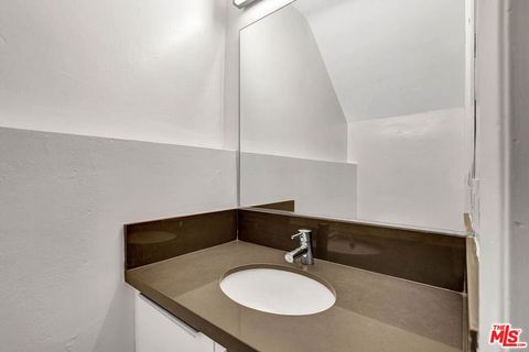 Tiny photo for 831 2nd Street, Santa Monica, CA 90403 (MLS # 26649739)