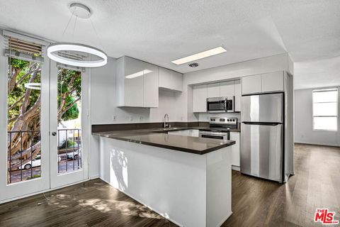 Tiny photo for 831 2nd Street, Santa Monica, CA 90403 (MLS # 26649739)