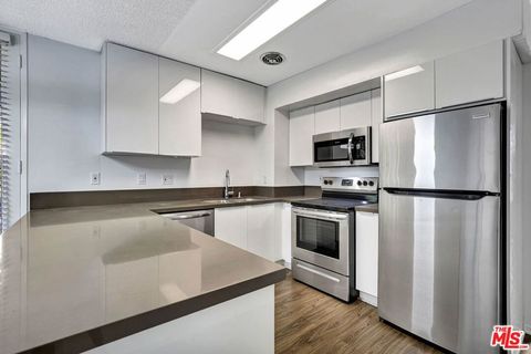 Tiny photo for 831 2nd Street, Santa Monica, CA 90403 (MLS # 26649739)