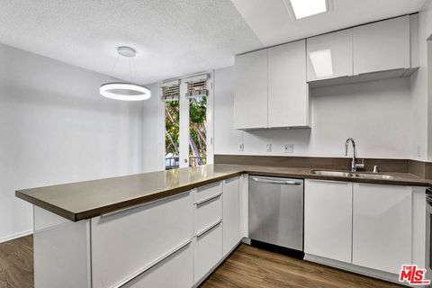 Tiny photo for 831 2nd Street, Santa Monica, CA 90403 (MLS # 26649739)