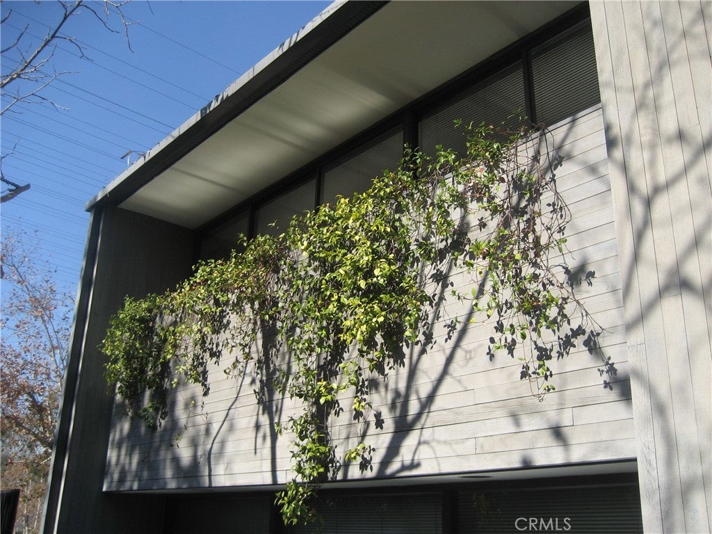 930 Colorado Boulevard 1