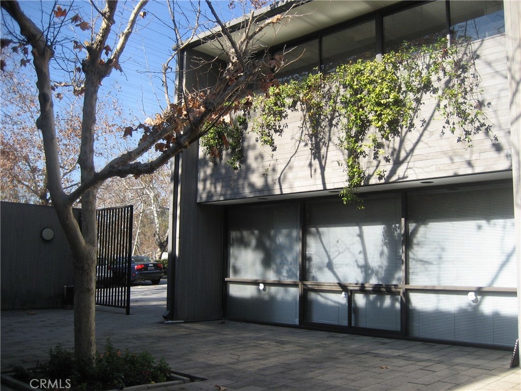 930 Colorado Boulevard 1