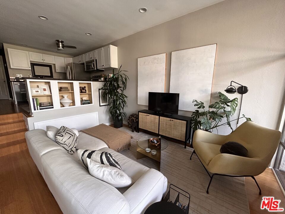 7239 Marina Pacifica Drive S