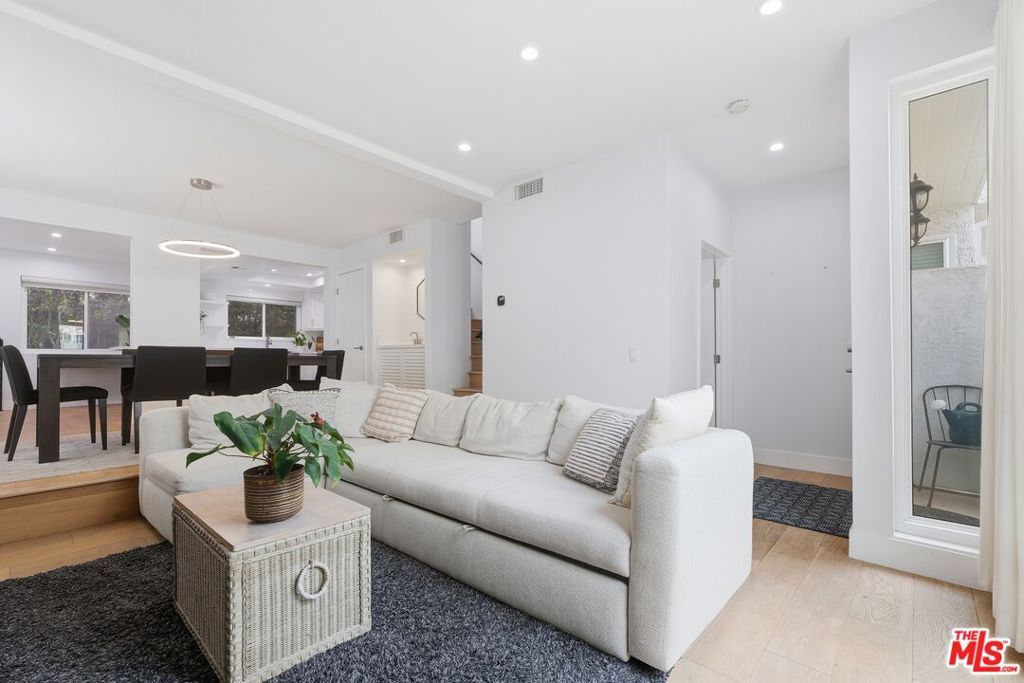 Photo of 910 19th Street #101, Santa Monica, CA 90403 (MLS # 26643669)