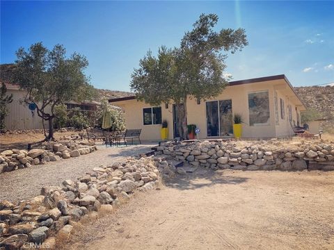 Photo of 7912 Victor Vista, Yucca Valley, CA 92284 (MLS # SR25248053)