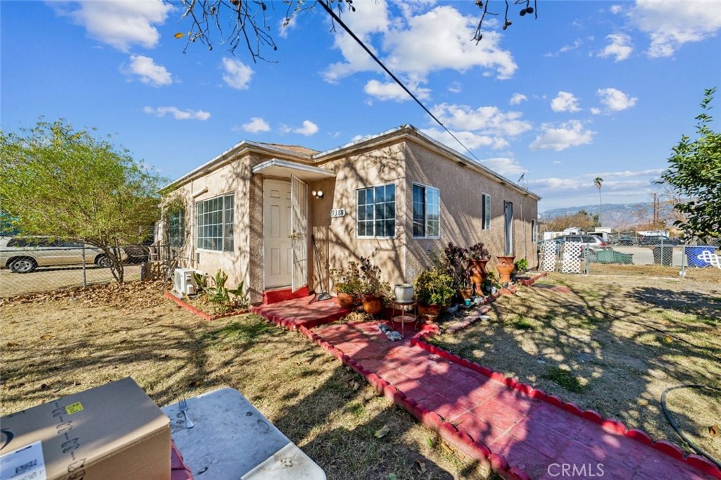 Fantastic investment opportunity in San Bernardino! This duplex features two 1-bedroom, 1-bathroom units, spanning a combined 1,206 sqft of living space. Both units offer functional layouts with plenty of natural light, updated flooring, and room for personal touches. Situated on a spacious lot, this property provides ample parking and outdoor space, with potential for future improvements or expansion.
Conveniently located near local amenities, schools, and commuter access, this duplex is a versatile option for both investors and owner-occupiers. Don’t miss the chance to own in a promising area with strong rental demand!