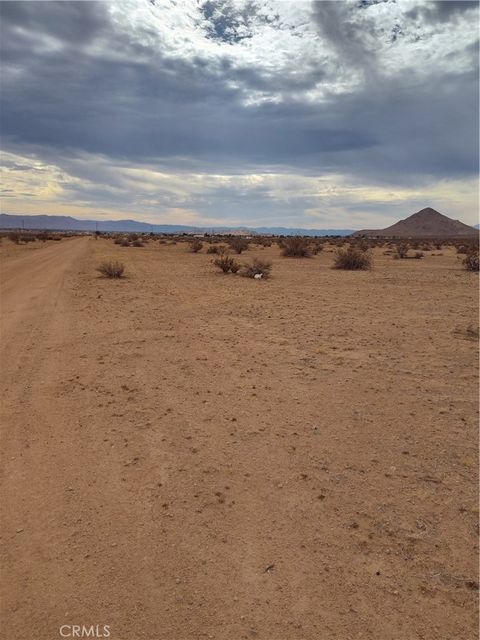 Photo of 0 Falcion Road, Apple Valley, CA 92307 (MLS # HD26026666)