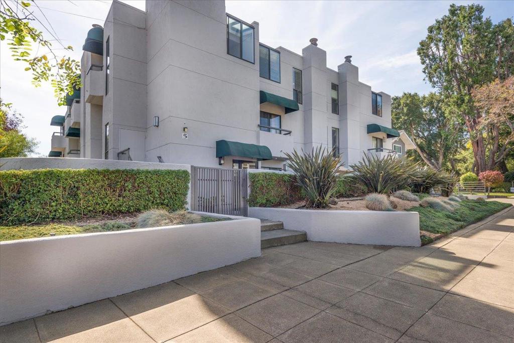5 W Bellevue Avenue 2