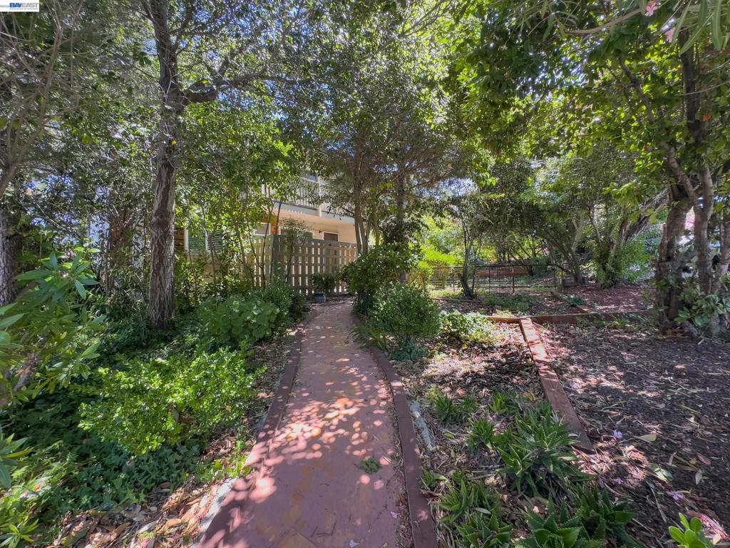 205 Muir Rd