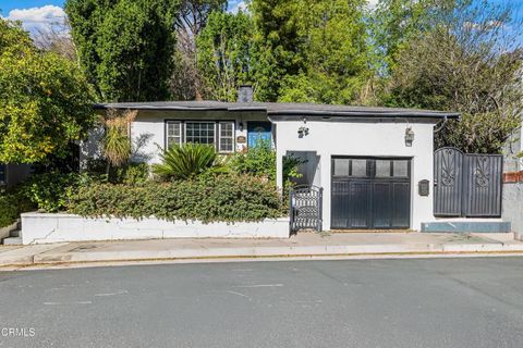 Photo of 11661 Sunshine Terrace, Studio City, CA 91604 (MLS # P1-25789)