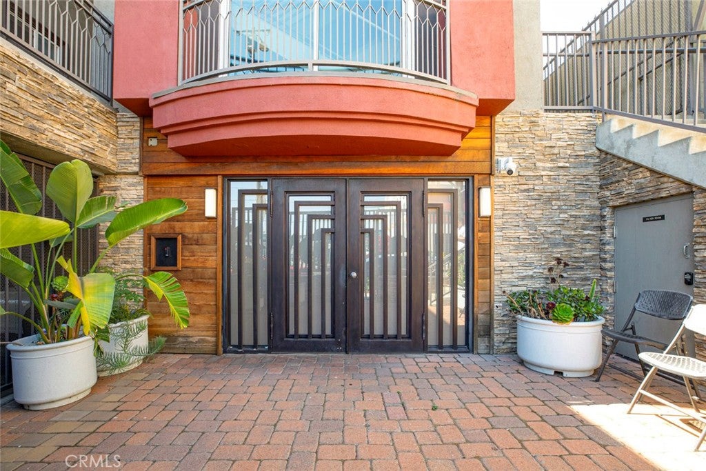 11124 Burbank Boulevard 101