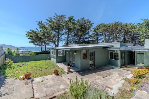 Photo of 401 Griffin Avenue, Pacifica, CA 94044 (MLS # ML82044641)