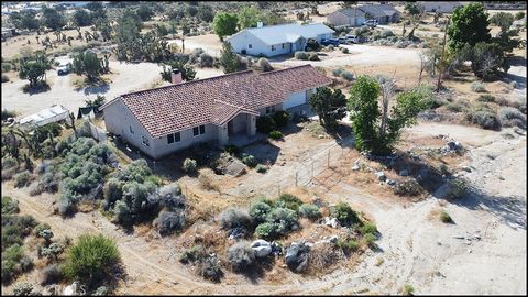 Photo of 10685 Crystal Air Rd, Pinon Hills, CA 92372 (MLS # HD26075311)