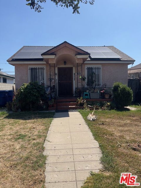 Photo of 1808 W 38th Street, Los Angeles, CA 90062 (MLS # 26996375)