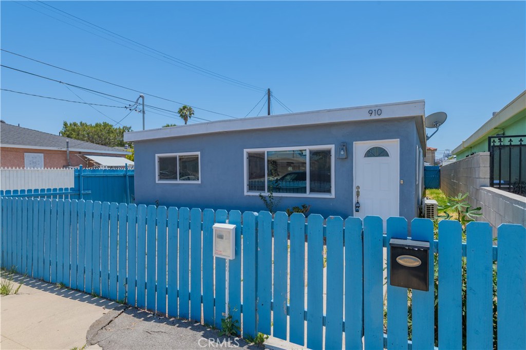 Remodeled on 2018, living room, kitchen, bedrooms and The roof with reflective coating to save energy. All windows are double-panes. The large one car attached garage and extra 3 car parking in the lot. Within 2 minutes to 110 Fwy.