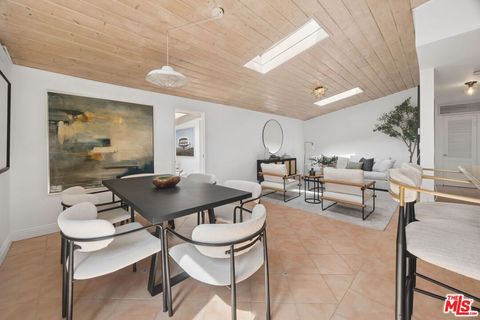 Photo of 5149 Tendilla Avenue, Woodland Hills, CA 91364 (MLS # 26665043)