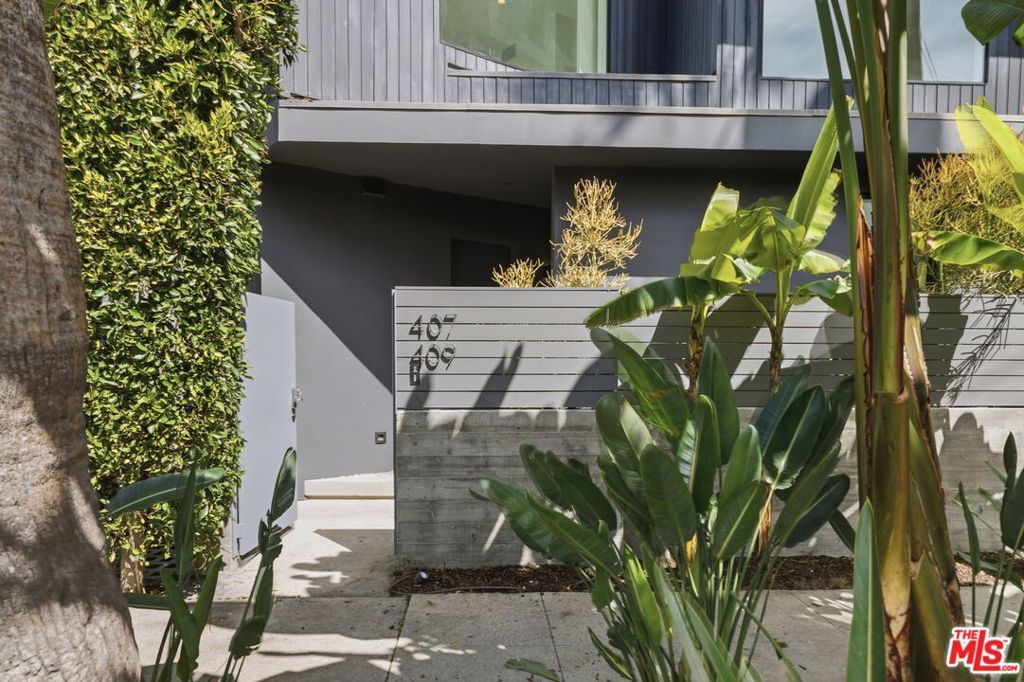 Photo of 407 Rialto Avenue, Venice, CA 90291 (MLS # 26664939)