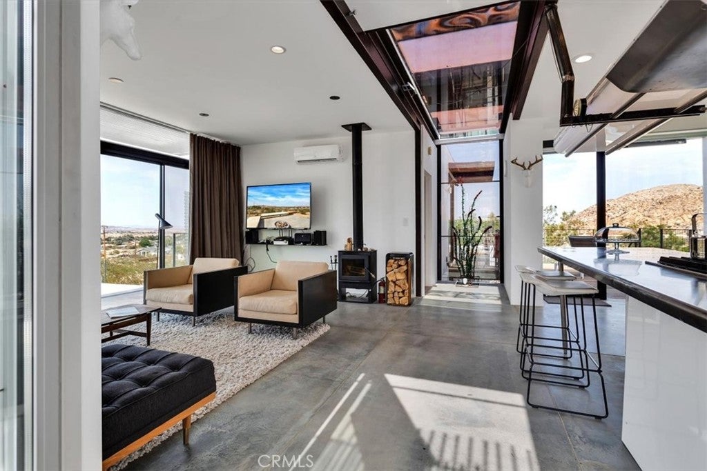 6957 Alturas Drive
