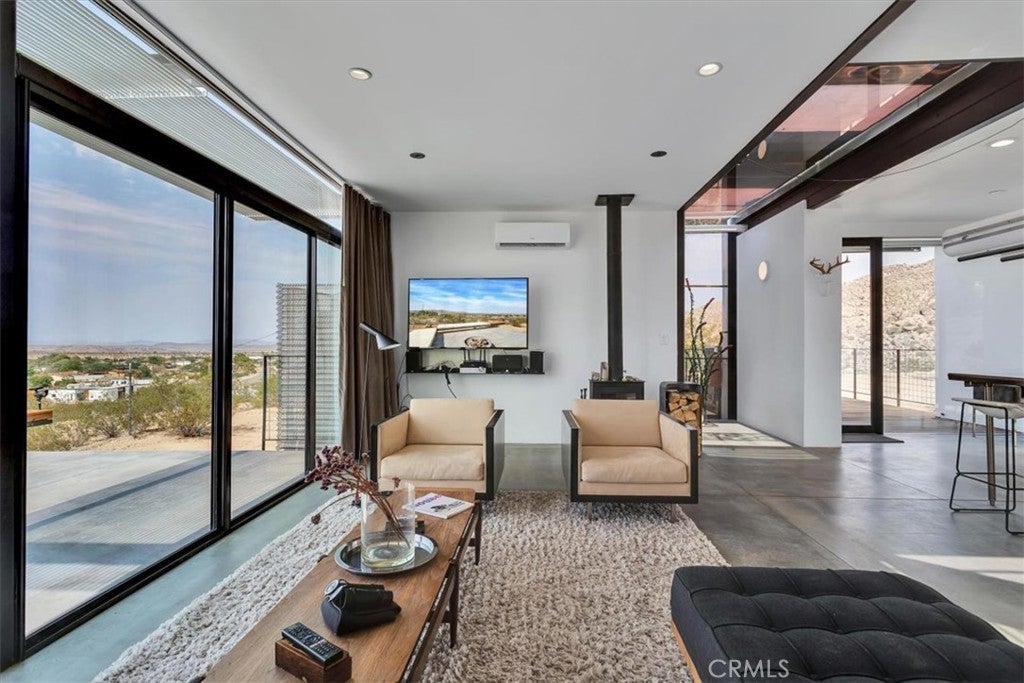 6957 Alturas Drive