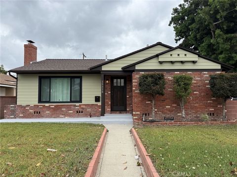 Photo of 15328 Flatbush Ave, Norwalk, CA 90650 (MLS # OC26069747)