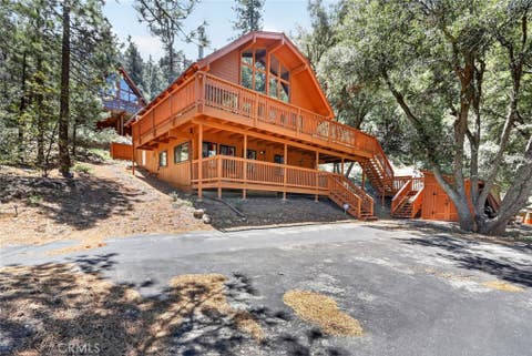 Photo of 1523 Lassen Way, Pine Mountain Club, CA 93222 (MLS # SR26100536)