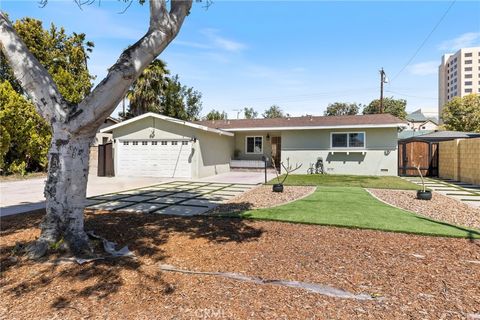 Photo of 12291 Hampton Avenue, Garden Grove, CA 92840 (MLS # PW26092381)