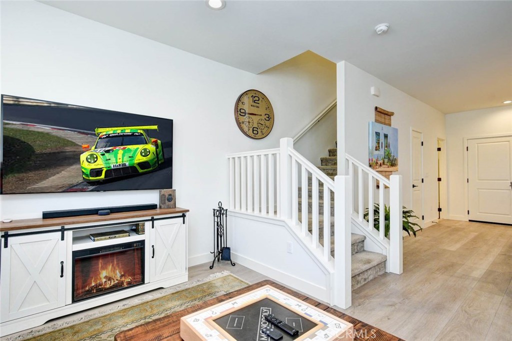1053 Tiburon Way