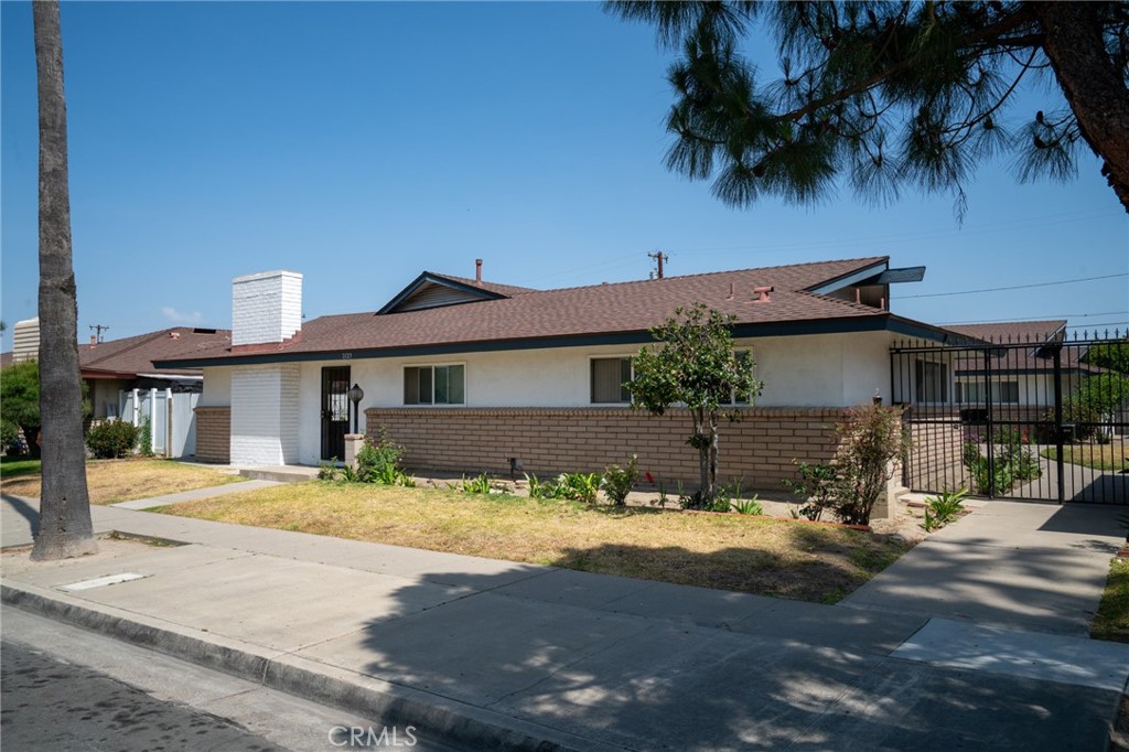 2127-2133 E Almont Avenue