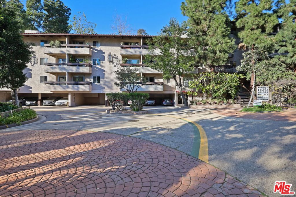 2700 Cahuenga Boulevard 2216