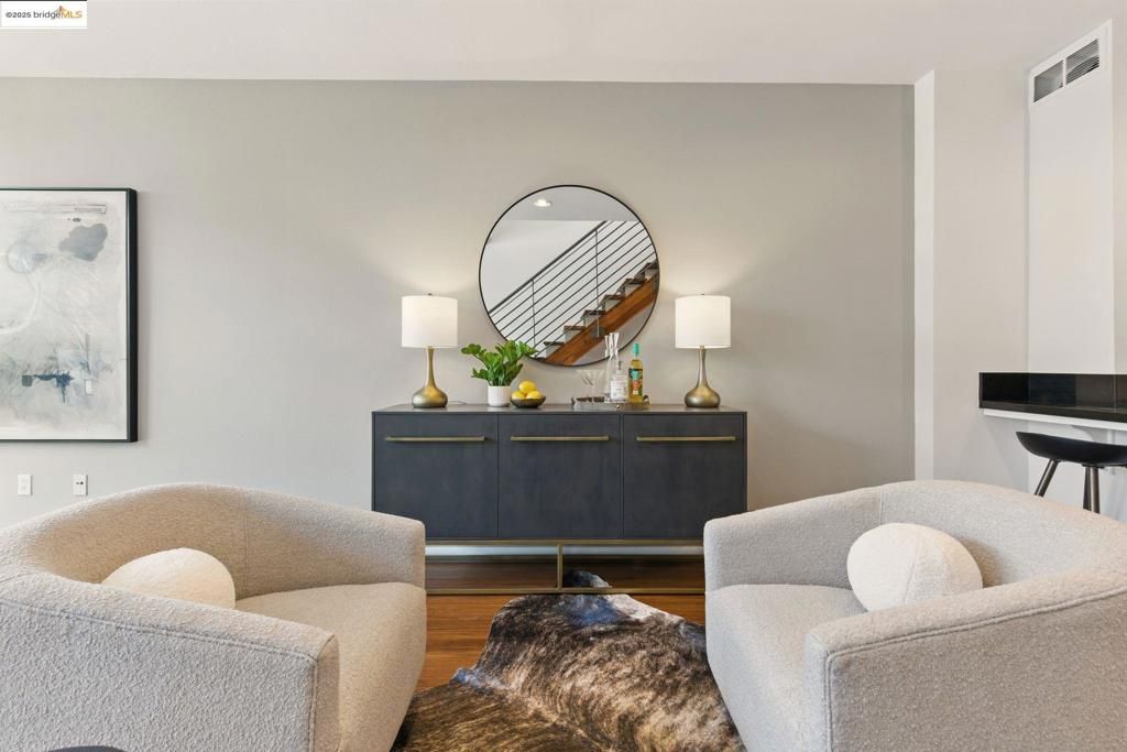 listing image 130728452796088630783
