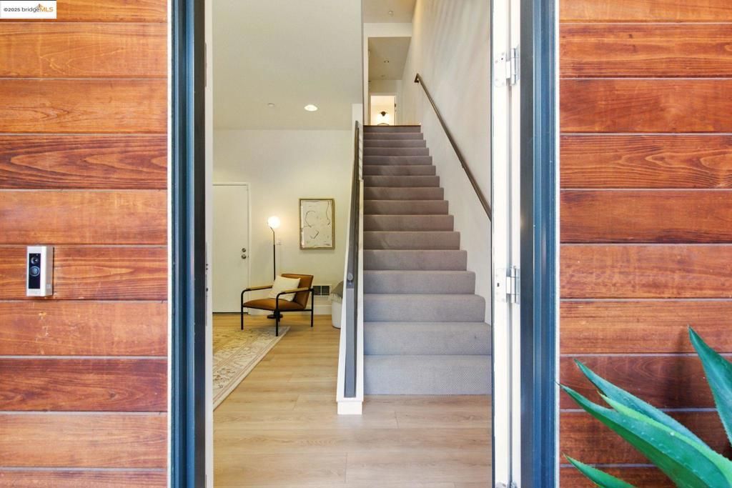 listing image 130728456387484844111