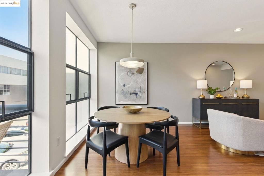listing image 130724513786537519566