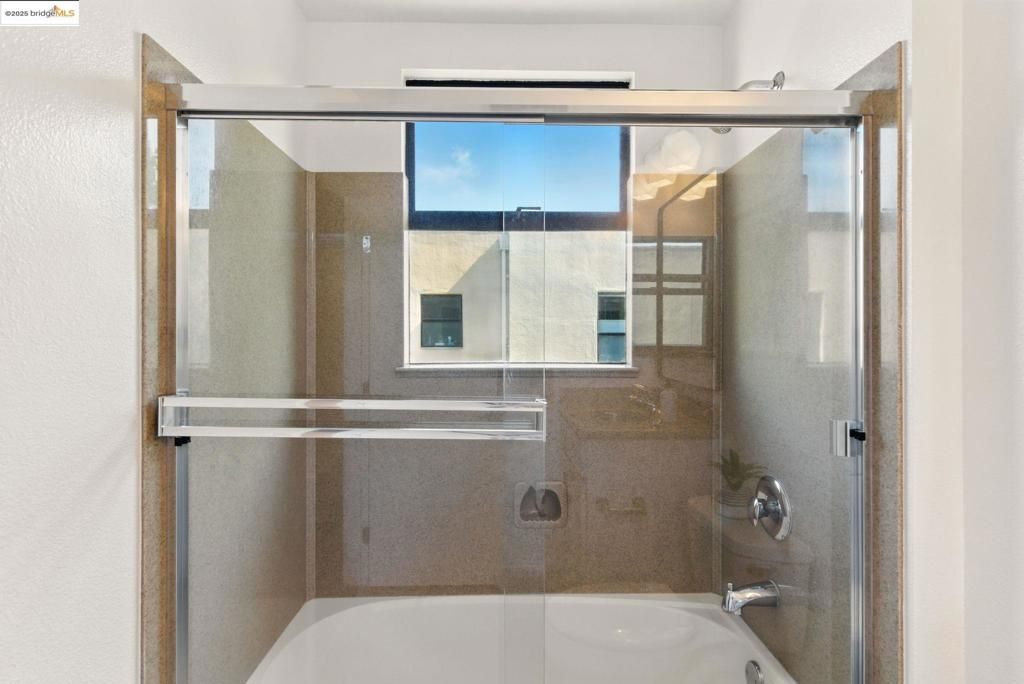 listing image 130725595230941814157