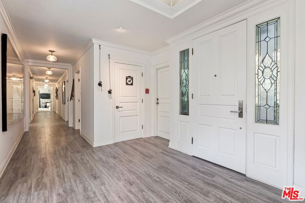 403 N Palm Drive 3