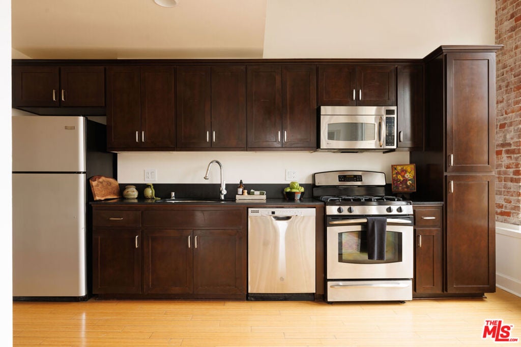 253 S Broadway 504