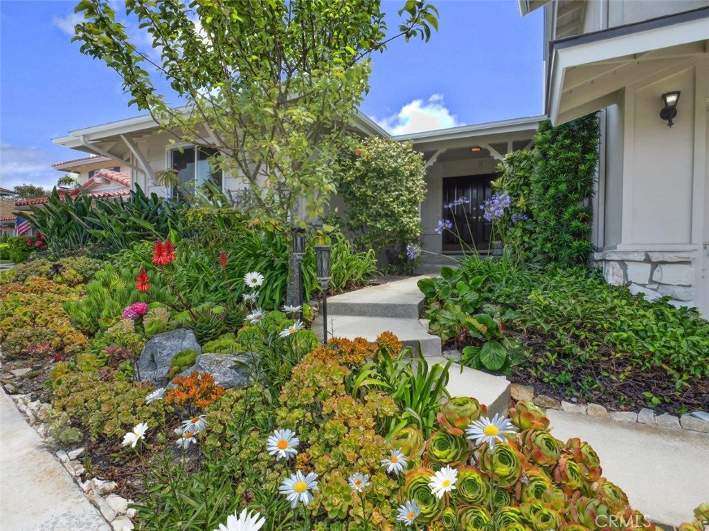 5716 Sunmist Drive