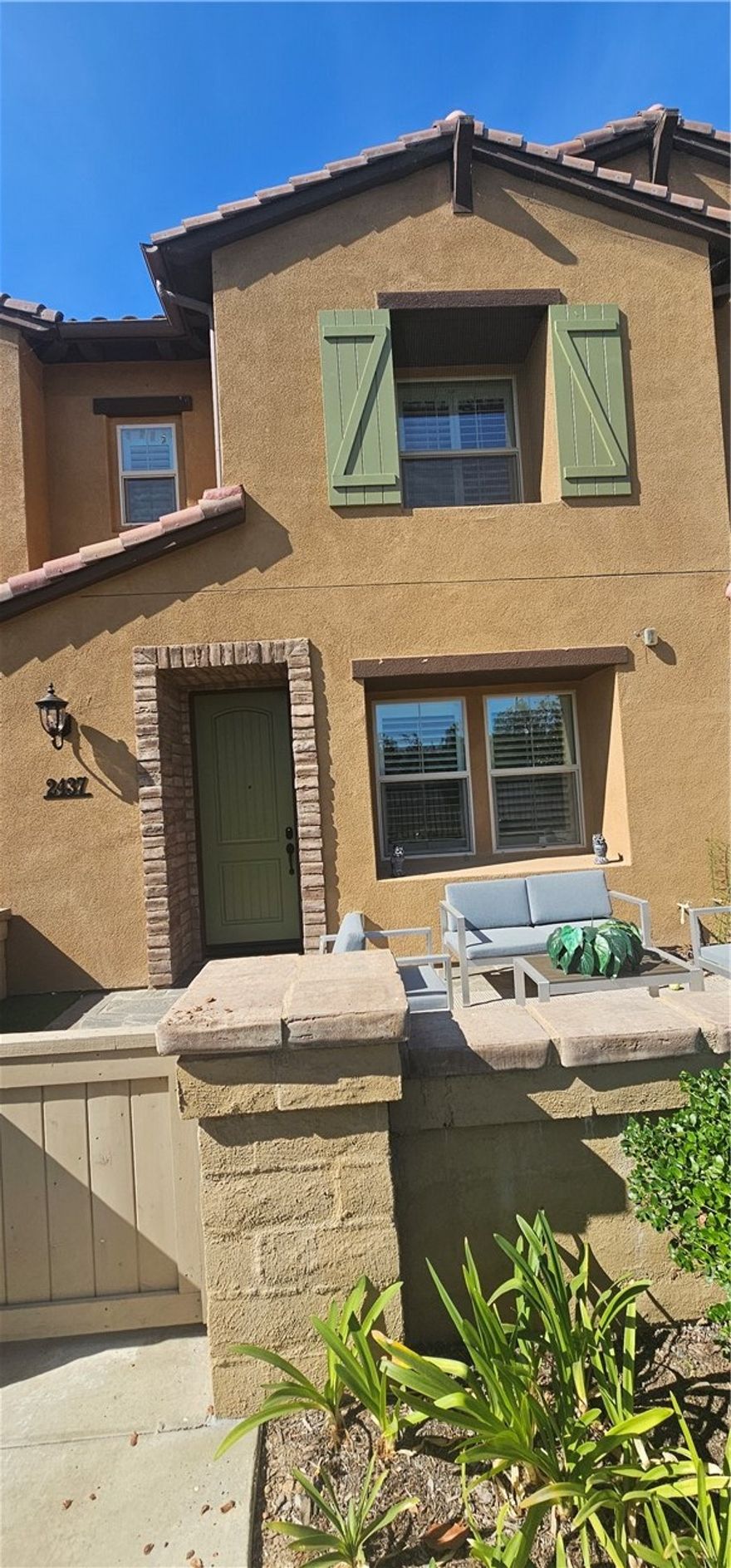 Beautiful 3 bedroom, 2.5 bathroom townhouse in gated Portarosa community. Close to Birch Hills golf course, Parks, shopping, and dinning