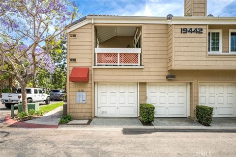 Photo of 19442 Sunray Ln Ln #202, Huntington Beach, CA 92648 (MLS # OC26074895)
