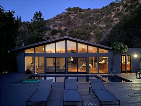 Photo of 2420 Bowmont Drive, Beverly Hills, CA 90210 (MLS # TR26147314)