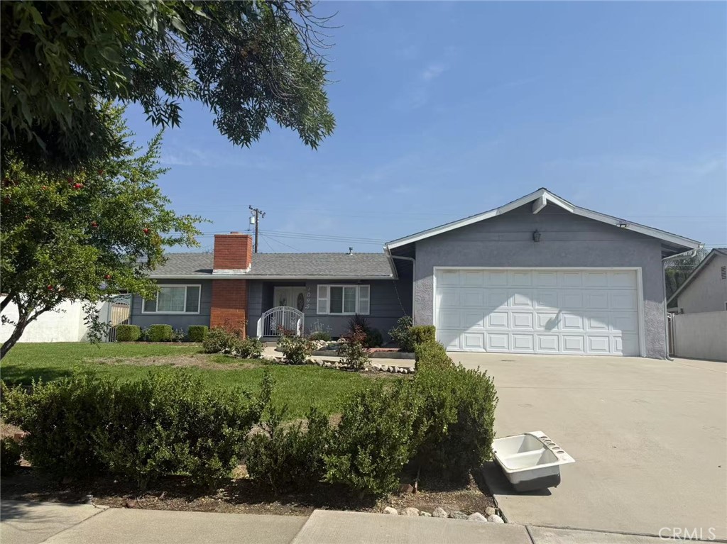 Single Family House -- upgraded kitchen & bathrooms, granite countertop, 3 Bedrooms and 2 Bathrooms; large lots.
