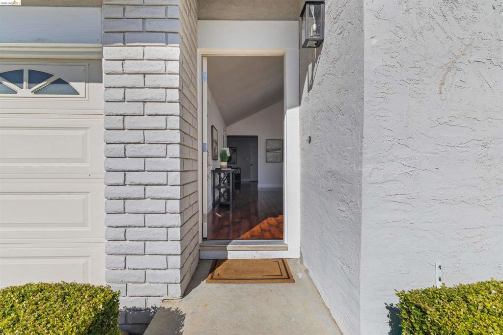 1363 Swallowtail Rd