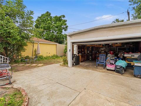 Tiny photo for 9231 Hunt Avenue, South Gate, CA 90280 (MLS # IV26158290)