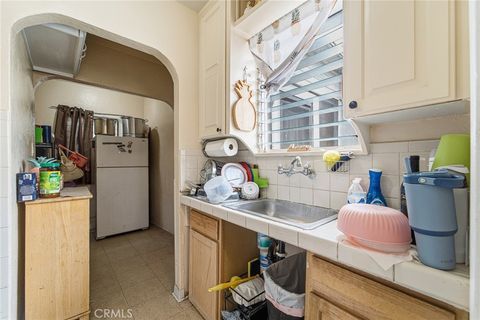 Tiny photo for 9231 Hunt Avenue, South Gate, CA 90280 (MLS # IV26158290)