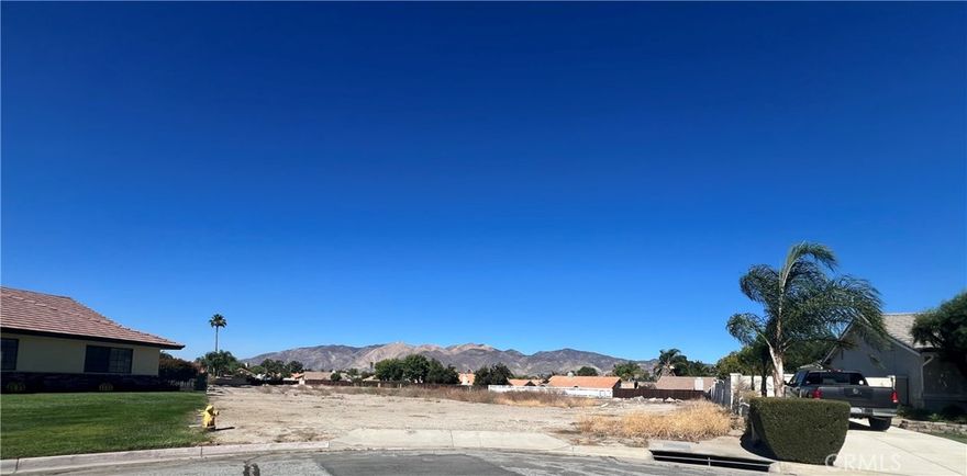 BUILD YOUR DREAM HOME! 1.54 acres all flat & useable, utilities at the street. Located on a cul-de-sac street surrounded by high end executive homes.
