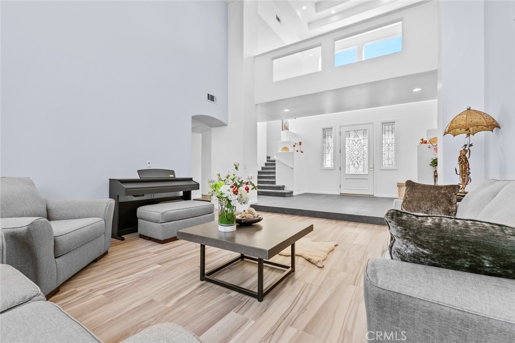 Chatsworth, California, 91311, United States, 5 Bedrooms Bedrooms, ,6 BathroomsBathrooms,Residential,Active,2015219