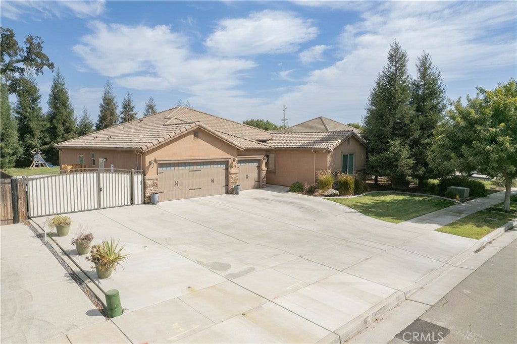 3240 W Lark Avenue