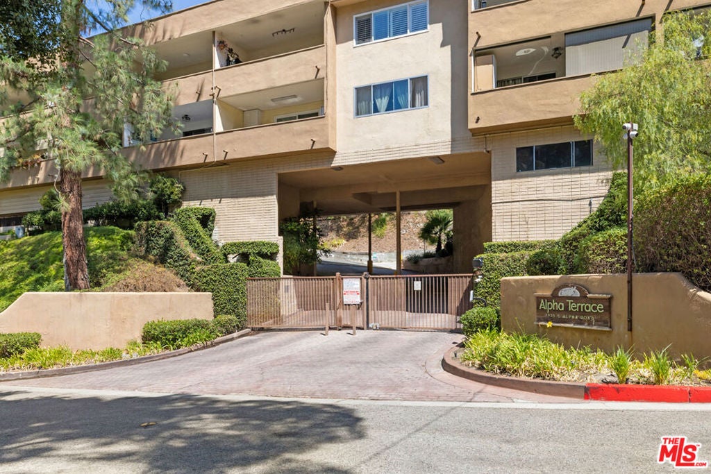 1935 Alpha Road 323, Glendale CA 91208